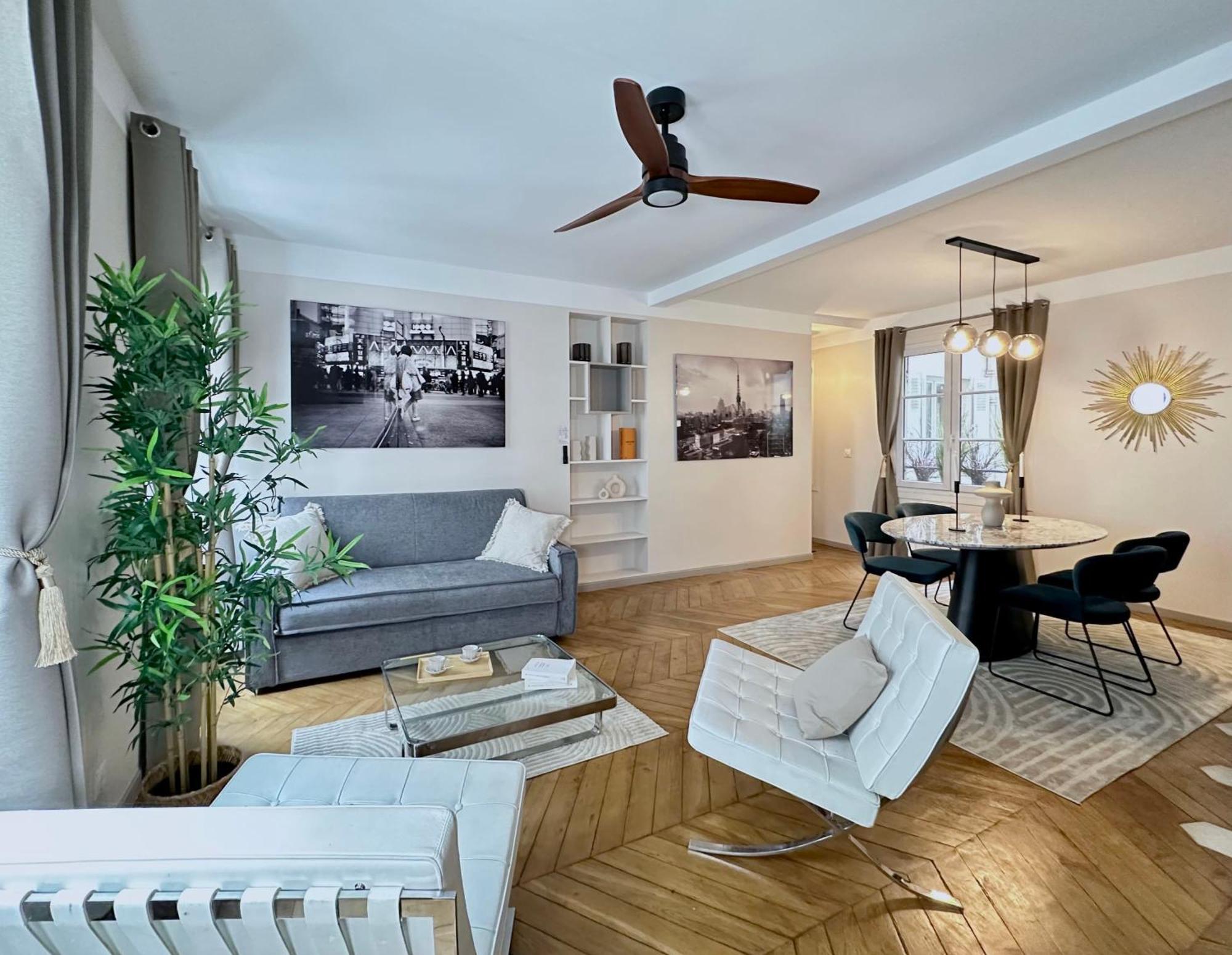 1581 Typical Luxurious Parisian Getaway