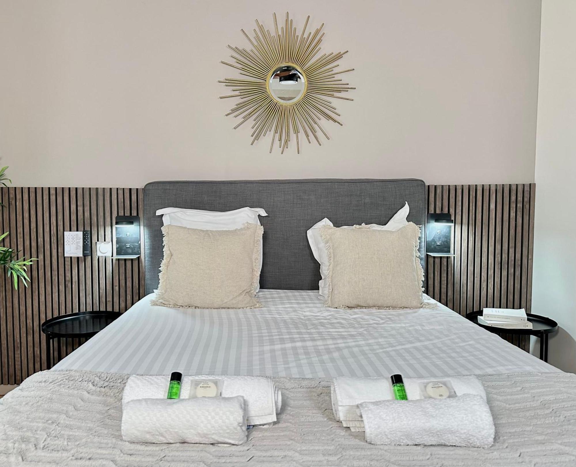 1581 Typical Luxurious Parisian Getaway