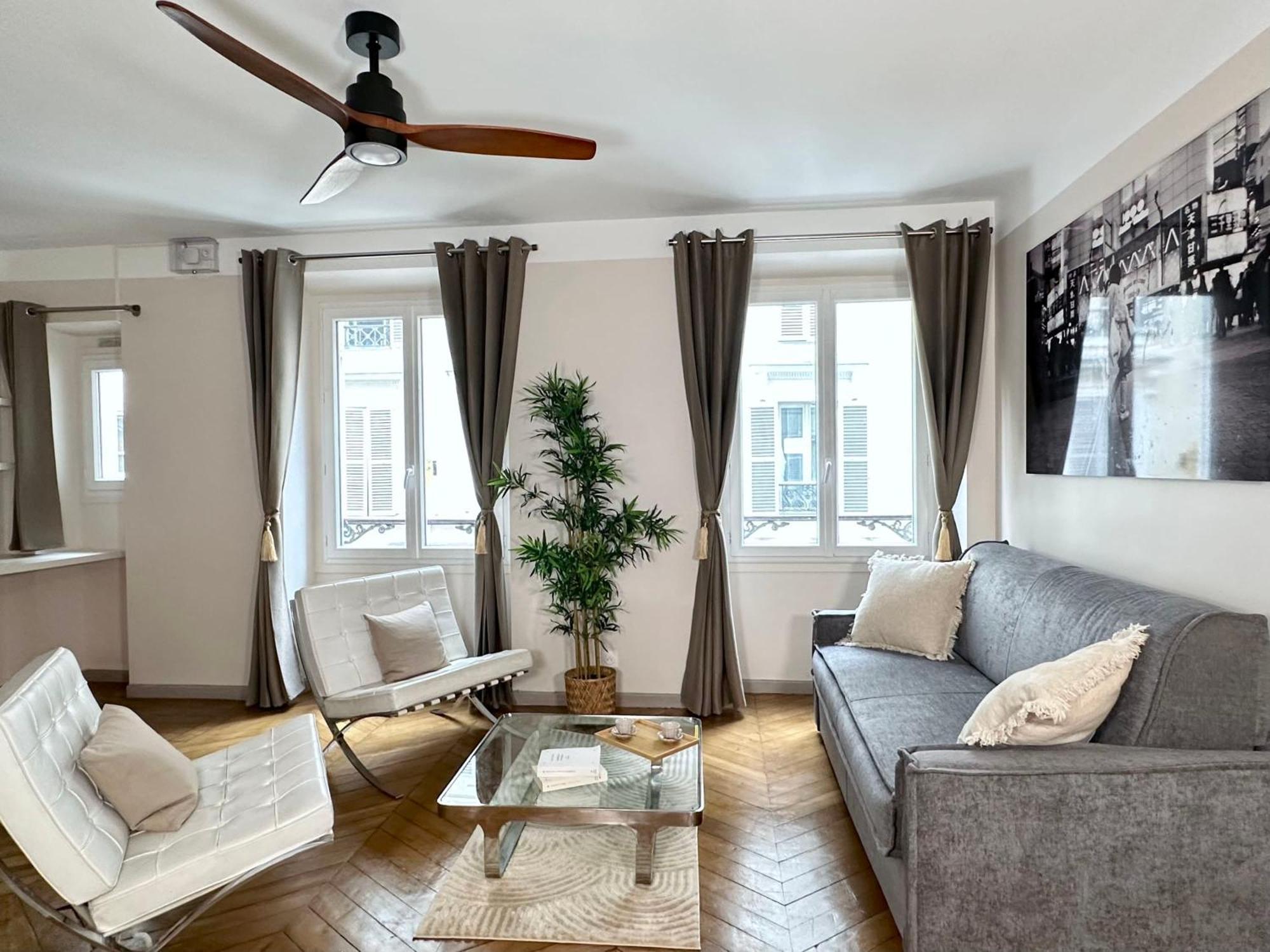 1581 Typical Luxurious Parisian Getaway