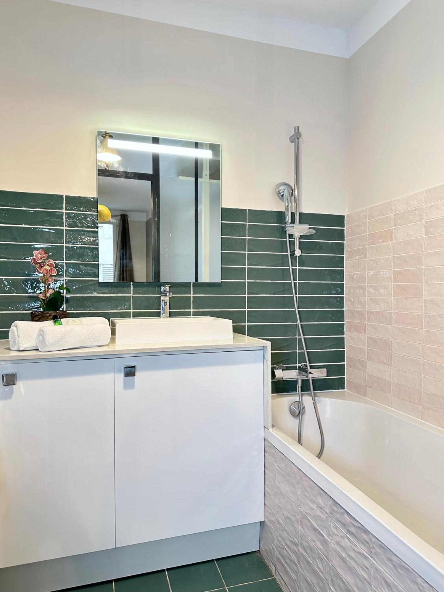 Appartamento 1581 Typical Luxurious Parisian Getaway *